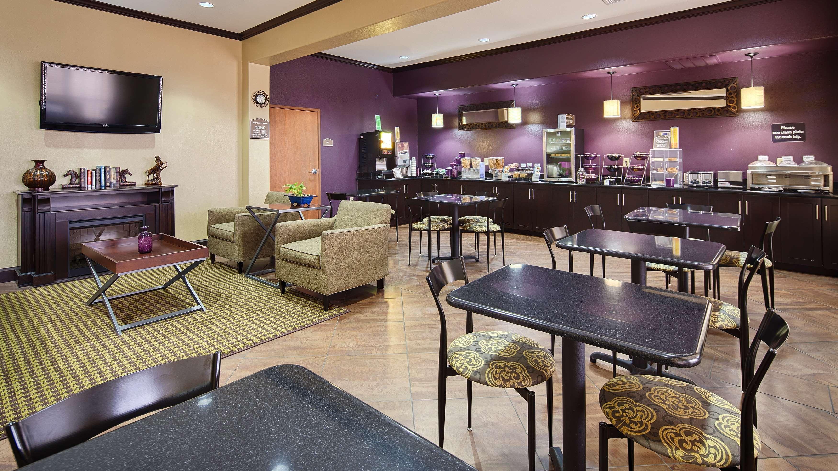 Best Western Giddings Inn & Suites Bagian luar foto