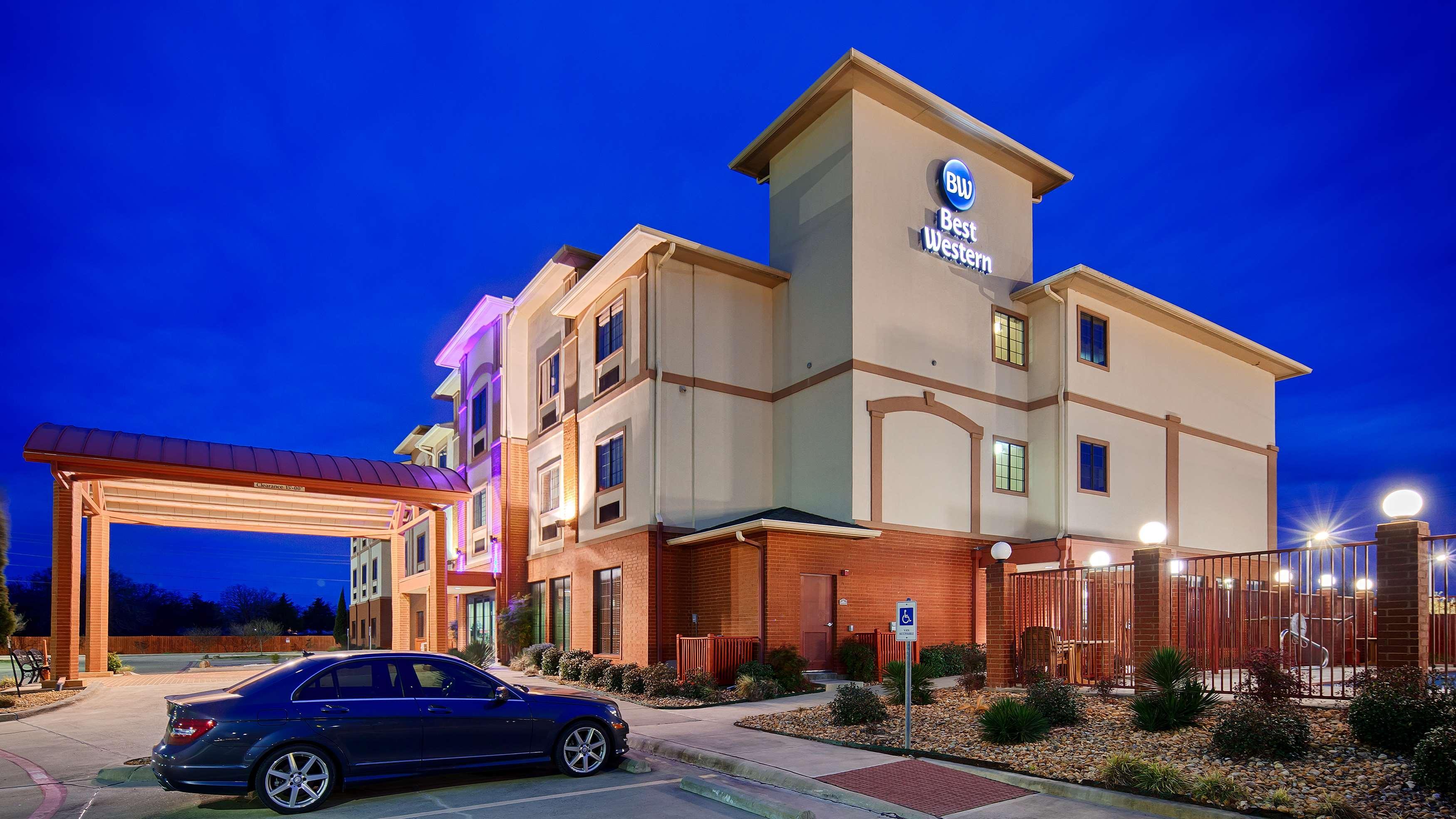 Best Western Giddings Inn & Suites Bagian luar foto