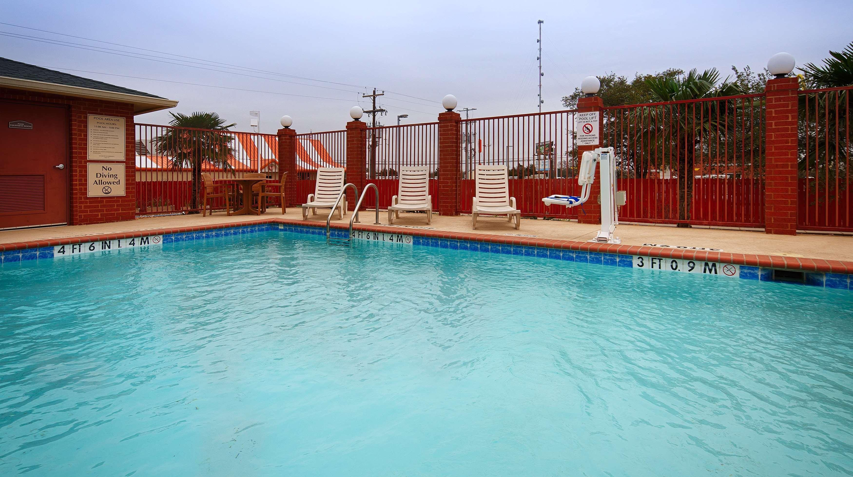 Best Western Giddings Inn & Suites Bagian luar foto